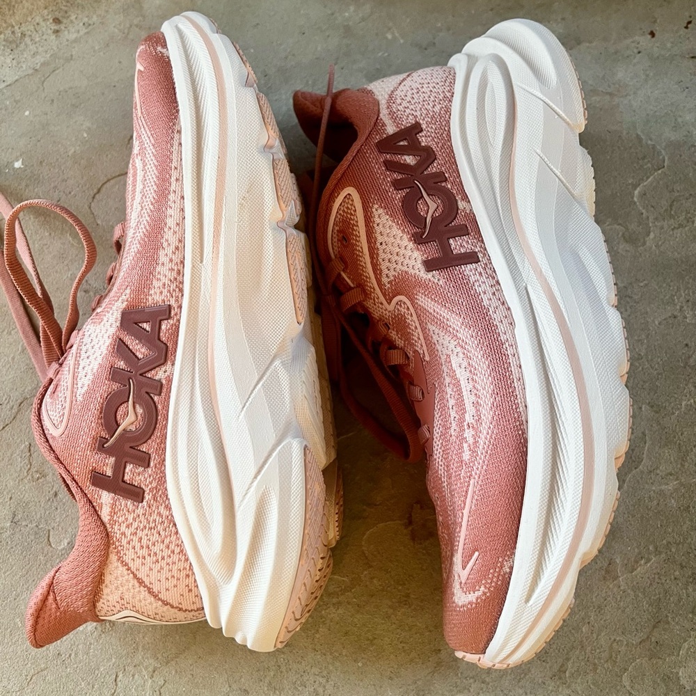 Hoka Clifton 10 Coral Athletic Shoes, 6.5 - Picture 3 of 6